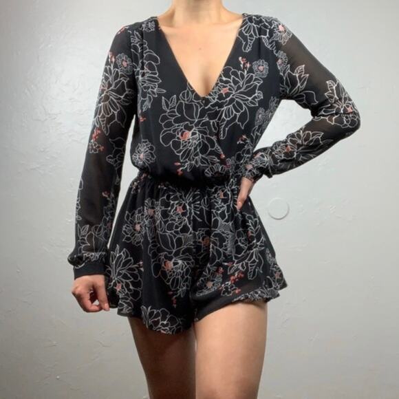 ASTR Black Floral Romper Size Medium Chiffon Boho Dark Romantic Festival Casual - Picture 16 of 16